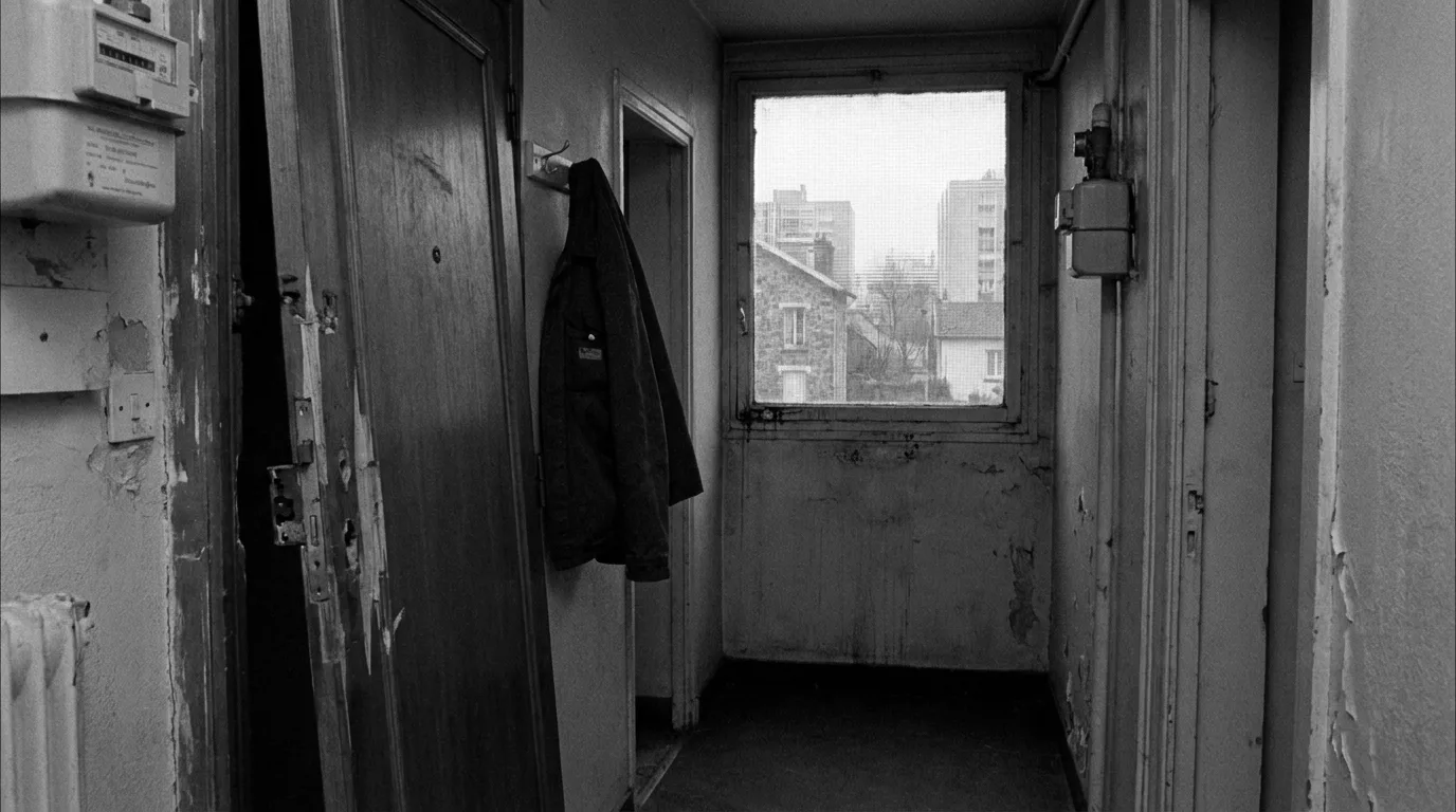Porte d'entrée forcée après un cambriolage dans un logement à Cachan